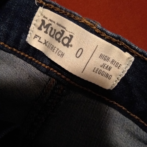 High Rise Distressed Jegging - Picture 2 of 4